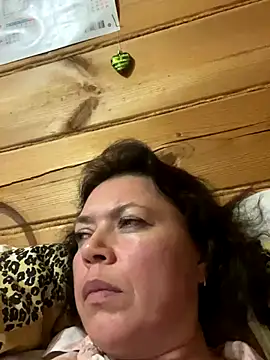 Snapshot of Kiravix chatting on 10-31-25, 07:15 Kiravix online show from 10-31-25, 07:15