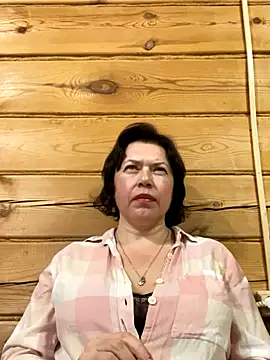 Snapshot of Kiravix chatting on 12-15-25, 05:17 Kiravix online show from 12-15-25, 05:17