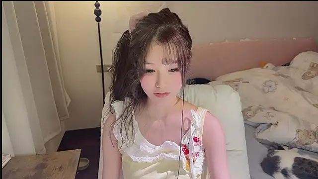 Snapshot of FuFu-puff chatting on 11-19-25, 02:17 FuFu-puff online show from 11-19-25, 02:17