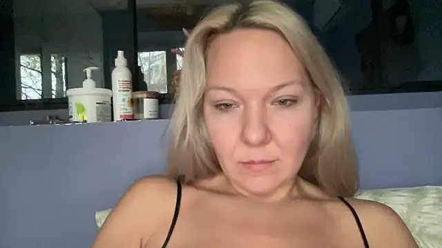 Leonora75 online show from 10-19-25, 11:00