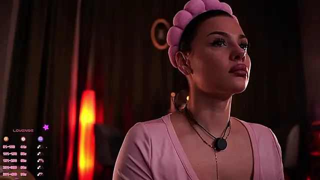 Snapshot of MaryHols chatting on 10-15-25, 04:18 MaryHols online show from 10-15-25, 04:18