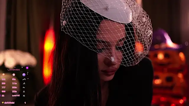 Snapshot of MaryHols chatting on 10-31-25, 04:08 MaryHols online show from 10-31-25, 04:08