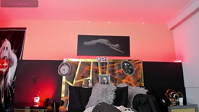 ScarletTorres online show from 10-22-25, 06:51