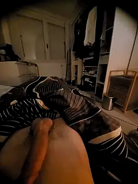 Snapshot of Henz007 chatting on 04-05-26, 11:02 Henz007 online show from 04-05-26, 11:02