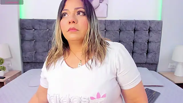 isabella horney  online show from 09-26-25, 07:29