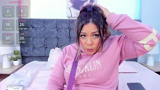 isabella horney  online show from 11-21-25, 08:07