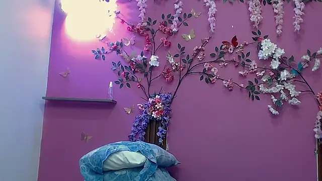 Snapshot of skinnybarbie022 chatting on 11-06-25, 01:39 skinnybarbie022 online show from 11-06-25, 01:39