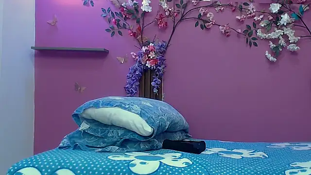 Snapshot of skinnybarbie022 chatting on 11-18-25, 01:22 skinnybarbie022 online show from 11-18-25, 01:22