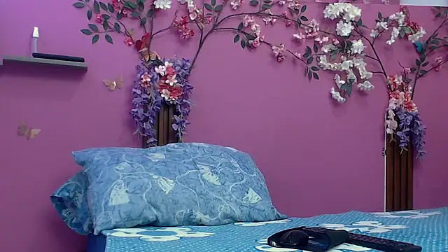 Snapshot of skinnybarbie022 chatting on 12-18-25, 12:38 skinnybarbie022 online show from 12-18-25, 12:38