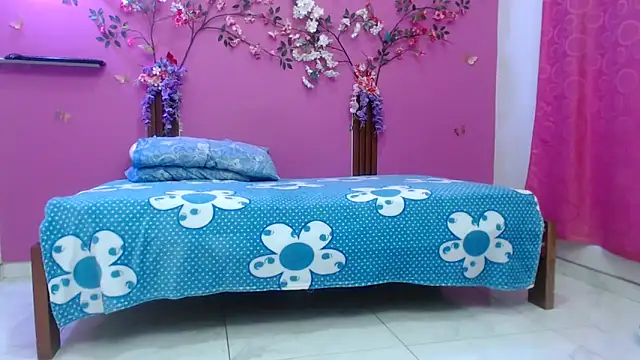 skinnybarbie022 online show from 04-18-26, 12:58