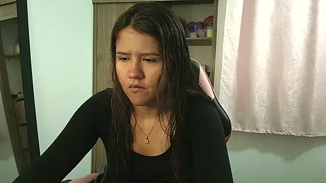 Oliviawatson1 online show from 10-04-25, 12:14