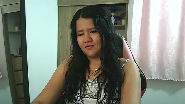 Oliviawatson1 online show from 11-17-25, 12:55