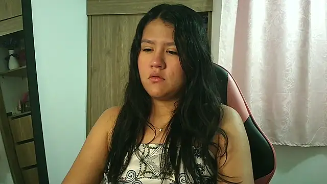 Oliviawatson1 online show from 11-24-25, 12:49