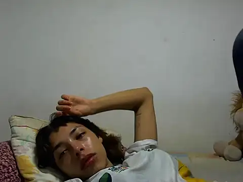 Snapshot of MeganAndMax@xh chatting on 10-19-25, 04:57 MeganAndMaxxh online show from 10-19-25, 04:57