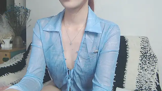 Snapshot of Suzie_Wet_Cave chatting on 01-11-26, 12:32 Suzie Wet Cave online show from 01-11-26, 12:32