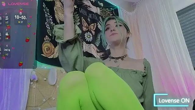 Snapshot of Miko_Meow chatting on 05-08-26, 01:05 Miko Meow online show from 05-08-26, 01:05