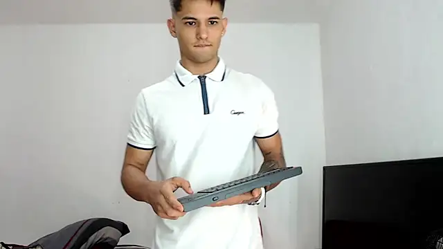 Alex mojica online show from 12-14-25, 06:08