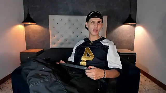 Snapshot of _realwav chatting on 12-18-25, 06:30 realwav online show from 12-18-25, 06:30