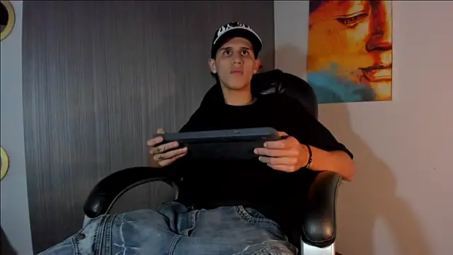 Snapshot of _realwav chatting on 12-21-25, 11:39 realwav online show from 12-21-25, 11:39