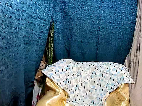 Snapshot of FlowerSexy chatting on 09-30-25, 11:15 FlowerSexy online show from 09-30-25, 11:15