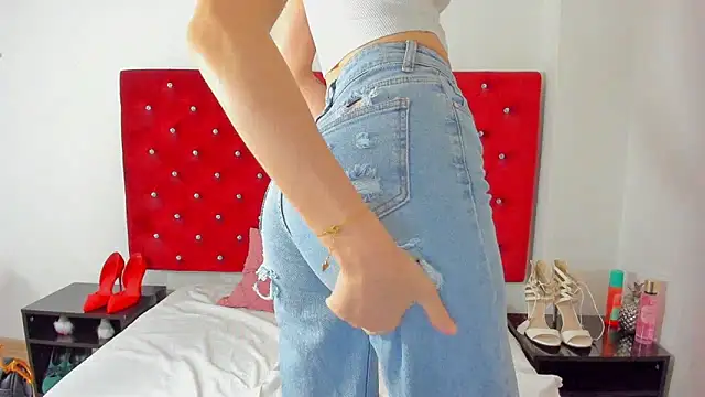 Snapshot of PleasureJasmine chatting on 05-27-26, 08:55 PleasureJasmine online show from 05-27-26, 08:55