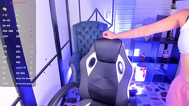 NahomiRichards  online show from 11-28-25, 09:01