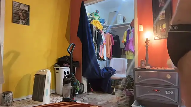 Snapshot of bearcub300 chatting on 11-18-25, 05:45 bearcub300 online show from 11-18-25, 05:45