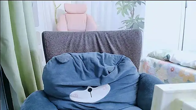 Winnie-01 online show from 05-06-26, 11:54