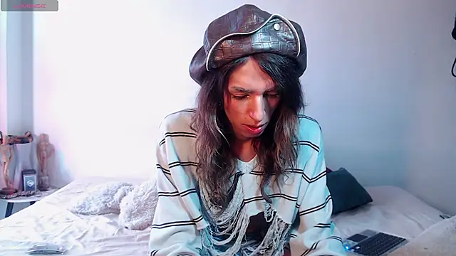 Theevae online show from 04-15-26, 02:35