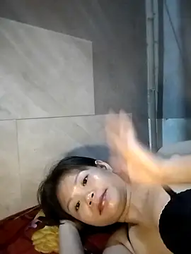 Snapshot of LinhNa999 chatting on 09-25-25, 07:01 LinhNa999 online show from 09-25-25, 07:01