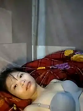 Snapshot of LinhNa999 chatting on 09-27-25, 01:43 LinhNa999 online show from 09-27-25, 01:43