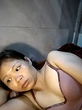 Snapshot of LinhNa999 chatting on 10-16-25, 05:08 LinhNa999 online show from 10-16-25, 05:08
