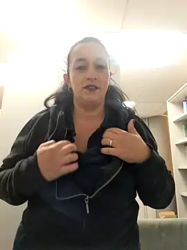 Snapshot of monella821 chatting on 11-26-25, 04:19 monella821 online show from 11-26-25, 04:19