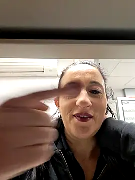 Snapshot of monella821 chatting on 12-05-25, 05:20 monella821 online show from 12-05-25, 05:20