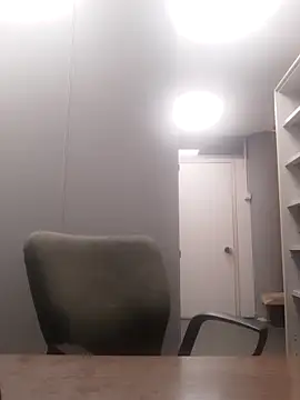 Snapshot of monella821 chatting on 12-17-25, 04:02 monella821 online show from 12-17-25, 04:02