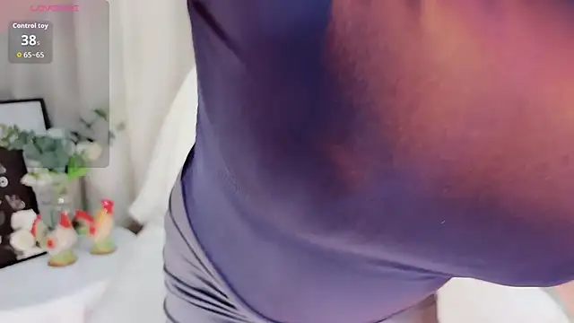 Snapshot of shishi_baby chatting on 10-18-25, 04:15 shishi baby online show from 10-18-25, 04:15