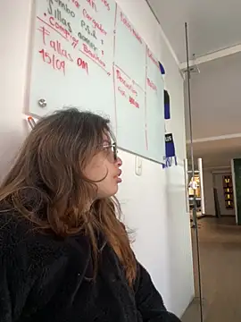 Snapshot of Isabela_Colins chatting on 09-17-25, 12:40 Isabela Colins online show from 09-17-25, 12:40