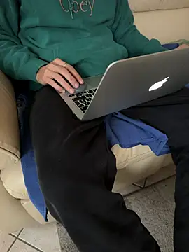 Manu97k online show from 10-29-25, 09:11