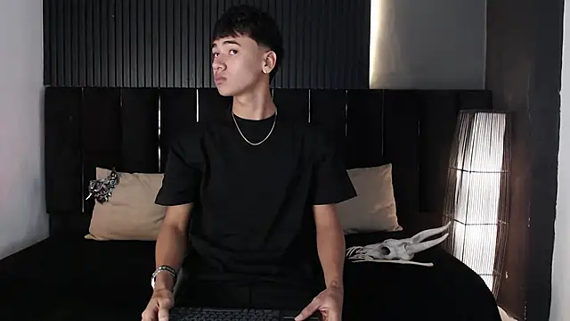 Dominic ghost online show from 10-27-25, 12:36