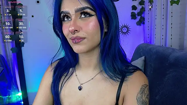 Snapshot of blue_kitten chatting on 06-12-26, 04:11 blue kitten online show from 06-12-26, 04:11
