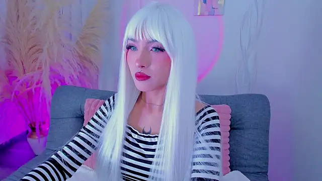 cuteezoe online show from 11-18-25, 04:39