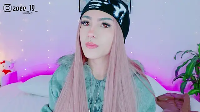 cuteezoe online show from 04-22-26, 04:37