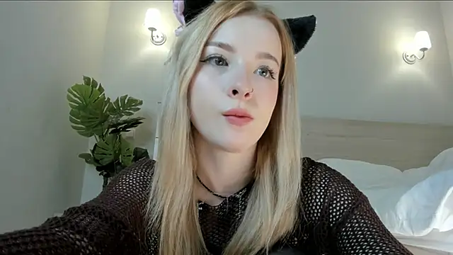 Snapshot of Nana_Wilson chatting on 10-06-25, 04:10 Nana Wilson online show from 10-06-25, 04:10