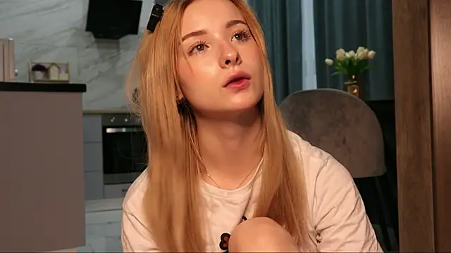 Snapshot of Nana_Wilson chatting on 11-14-25, 04:44 Nana Wilson online show from 11-14-25, 04:44