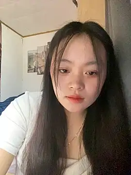 Julia-Elsa online show from 10-28-25, 04:27