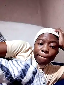 Snapshot of sexyhotchic93 chatting on 10-16-25, 08:15 sexyhotchic93 online show from 10-16-25, 08:15