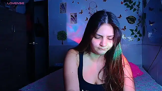 Snapshot of emily_cooper_t chatting on 06-08-26, 12:25 emily cooper t online show from 06-08-26, 12:25