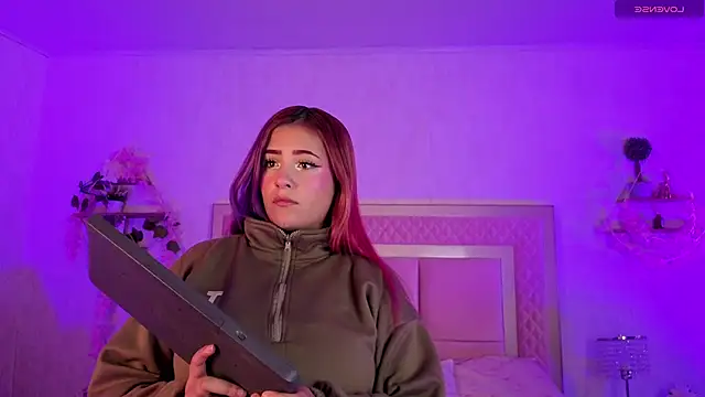 AlanaOdison online show from 10-20-25, 05:19