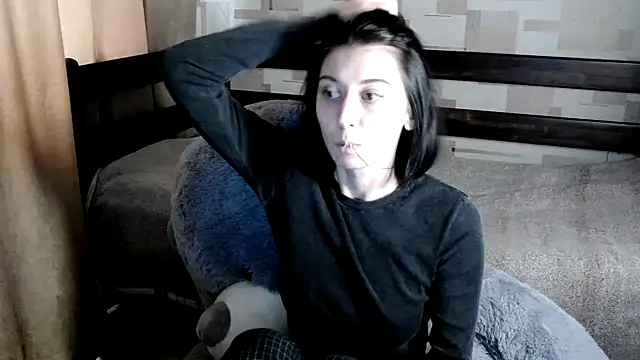 Snapshot of AiryR chatting on 10-15-25, 11:43 AiryR online show from 10-15-25, 11:43