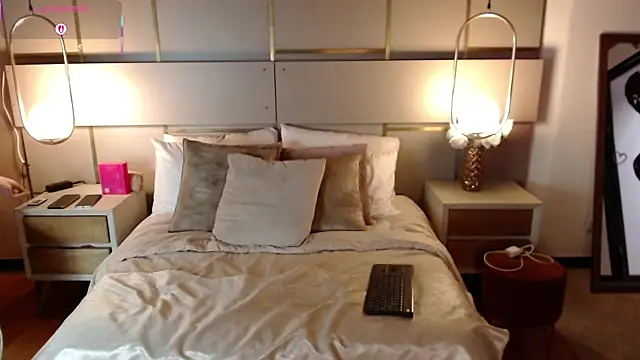 Lina Montclair online show from 10-25-25, 07:30